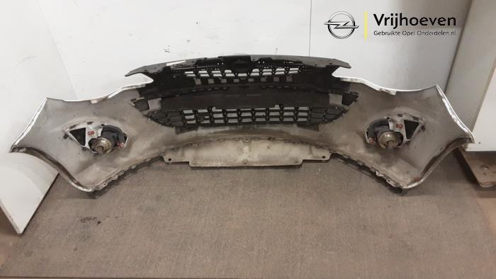 Pare-chocs avant d'un Opel Corsa D 1.2 16V LPG 2012