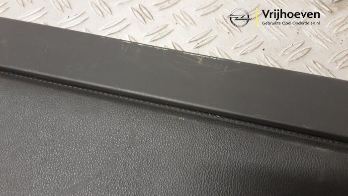 Bâche coffre à bagages d'un Opel Astra K Sports Tourer 1.0 Turbo 12V 2016