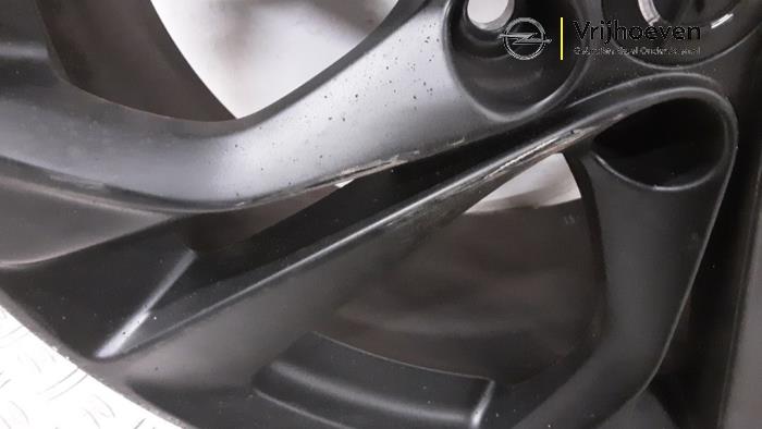 Jante d'un Opel Astra K 1.0 Turbo 12V 2017