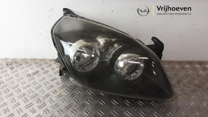 Używane Reflektor prawy Opel Tigra Twin Top 1.4 16V Cena € 175,00 Procedura marży oferowane przez Autodemontage Vrijhoeven B.V.