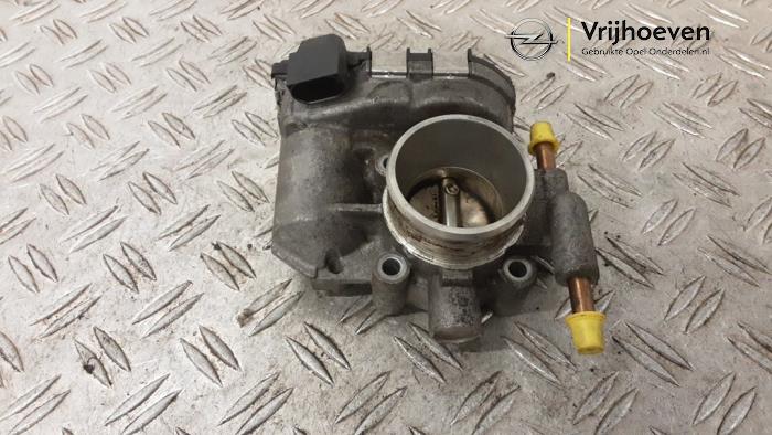 Usagé Boitier papillon Opel Tigra Twin Top 1.4 16V Prix € 20,00 Règlement à la marge proposé par Autodemontage Vrijhoeven B.V.