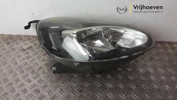 Używane Reflektor prawy Opel Adam 1.4 16V Cena € 250,00 Procedura marży oferowane przez Autodemontage Vrijhoeven B.V.