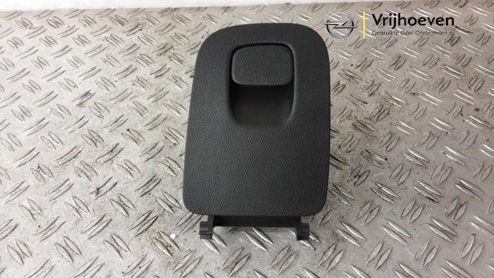 Używane Schowek Opel Mokka/Mokka X 1.4 Turbo 16V Bi-fuel ecoFLEX 4x2 Cena € 35,00 Procedura marży oferowane przez Autodemontage Vrijhoeven B.V.