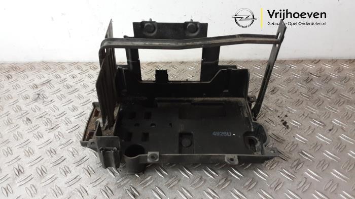 Begagnade Batterilåda Opel Mokka/Mokka X 1.4 Turbo 16V 4x2 Pris € 25,00 Marginaltabell erbjuds av Autodemontage Vrijhoeven B.V.