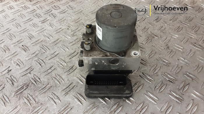 Usagé Bloc ABS Opel Mokka X 1.4 Turbo 16V Prix € 200,00 Règlement à la marge proposé par Autodemontage Vrijhoeven B.V.