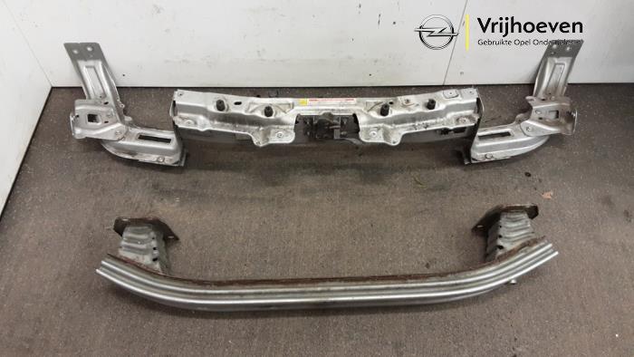 Begagnade Front Opel Combo 1.6 CDTI 16V Pris € 100,00 Marginaltabell erbjuds av Autodemontage Vrijhoeven B.V.