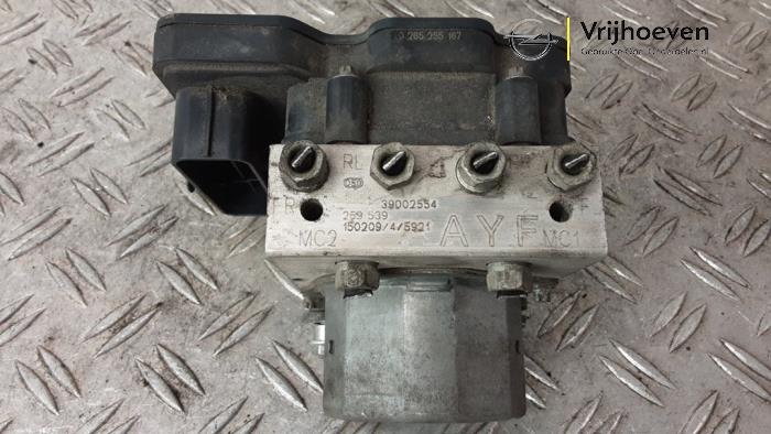 Used ABS pump Opel Corsa E 1.3 CDTi 16V ecoFLEX Price € 45,00 Margin scheme offered by Autodemontage Vrijhoeven B.V.