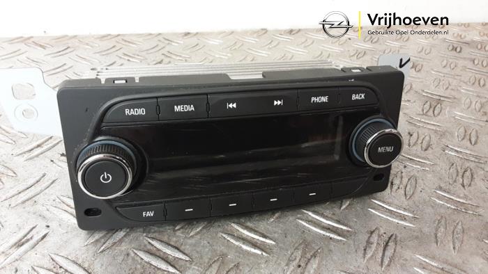 Używane Radio Opel Karl 1.0 12V Cena € 120,00 Procedura marży oferowane przez Autodemontage Vrijhoeven B.V.