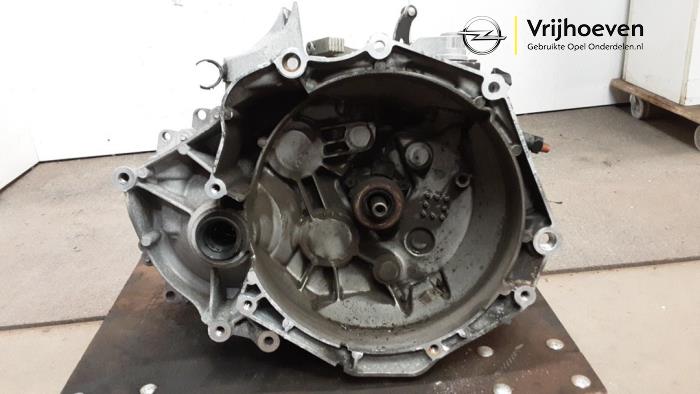 Usagé Boîte de vitesse Opel Corsa E 1.0 SIDI Turbo 12V Prix € 500,00 Règlement à la marge proposé par Autodemontage Vrijhoeven B.V.
