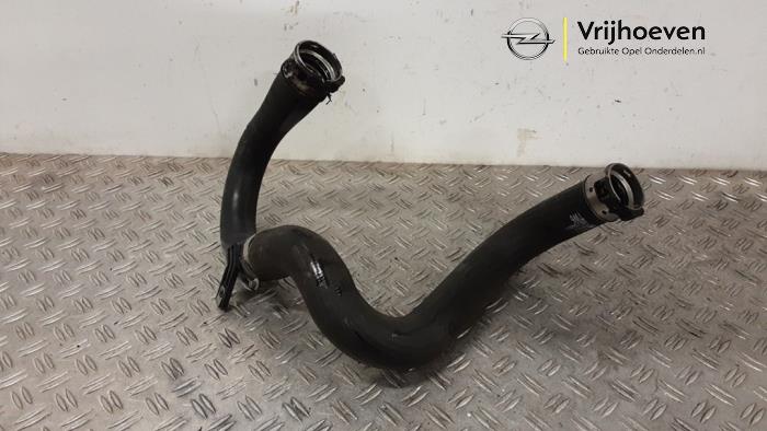 Gebrauchte Intercooler Schlauch Opel Corsa E 1.0 SIDI Turbo 12V Preis € 60,00 Margenregelung angeboten von Autodemontage Vrijhoeven B.V.