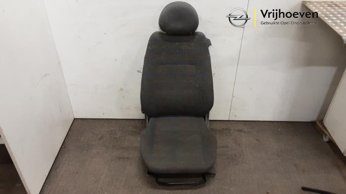 Gebrauchte Sitz links Opel Corsa C (F08/68) 1.0 12V Preis € 50,00 Margenregelung angeboten von Autodemontage Vrijhoeven B.V.
