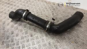 Intercooler Rohr van een Opel Zafira (M75) 2.0 16V Turbo 2006