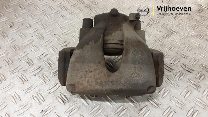 Begagnade Främre bromsok, vänster Opel Zafira (M75) 2.0 16V Turbo Pris € 25,00 Marginaltabell erbjuds av Autodemontage Vrijhoeven B.V.