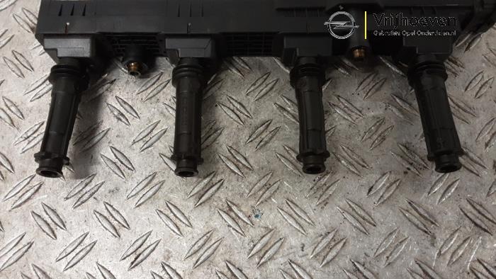 Ignition coil from a Opel Zafira (M75) 2.0 16V Turbo 2006