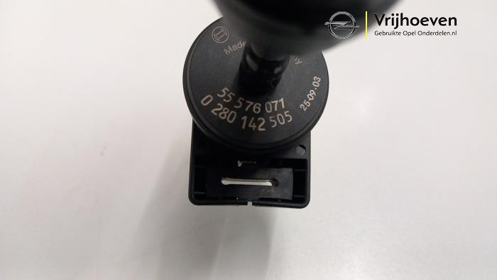 Evap Ventil van een Opel Astra J (PC6/PD6/PE6/PF6) 1.4 Turbo 16V 2012