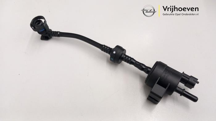 Evap Ventil van een Opel Astra J (PC6/PD6/PE6/PF6) 1.4 Turbo 16V 2012
