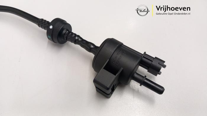 Evap Ventil van een Opel Astra J (PC6/PD6/PE6/PF6) 1.4 Turbo 16V 2012