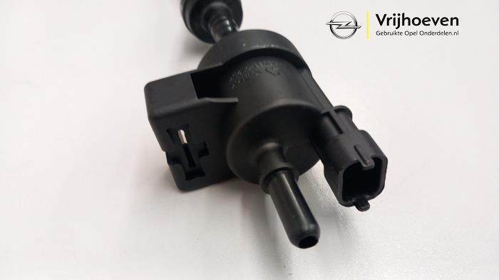 Evap Ventil van een Opel Astra J (PC6/PD6/PE6/PF6) 1.4 Turbo 16V 2012