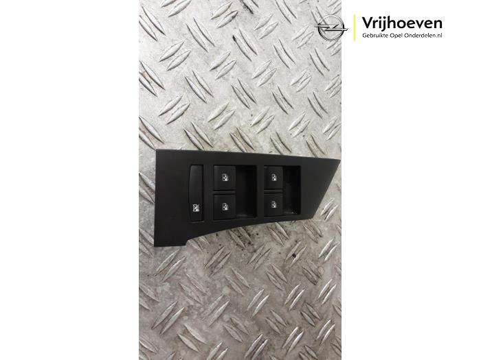 Usados Interruptor combinado de ventanillas Opel Astra J Sports Tourer (PD8/PE8/PF8) 1.6 16V Precio € 20,00 Norma de margen ofrecido por Autodemontage Vrijhoeven B.V.
