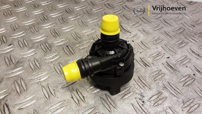Begagnade Extra vattenpump Opel Corsa F (UB/UH/UP) Electric, Corsa-e 50kWh Pris € 40,00 Marginaltabell erbjuds av Autodemontage Vrijhoeven B.V.