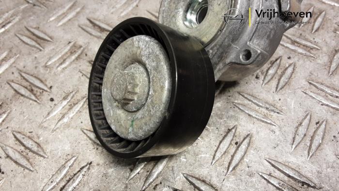 Spanrolle multiriem van een Opel Astra L Sports Tourer (F4/FC/FN/FR) 1.2 Turbo 130 12V 2023