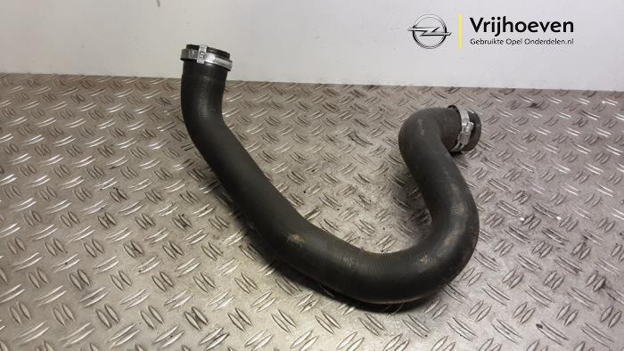 Gebrauchte Intercooler Schlauch Opel Astra L Sports Tourer (F4/FC/FN/FR) 1.2 Turbo 130 12V Preis € 25,00 Margenregelung angeboten von Autodemontage Vrijhoeven B.V.