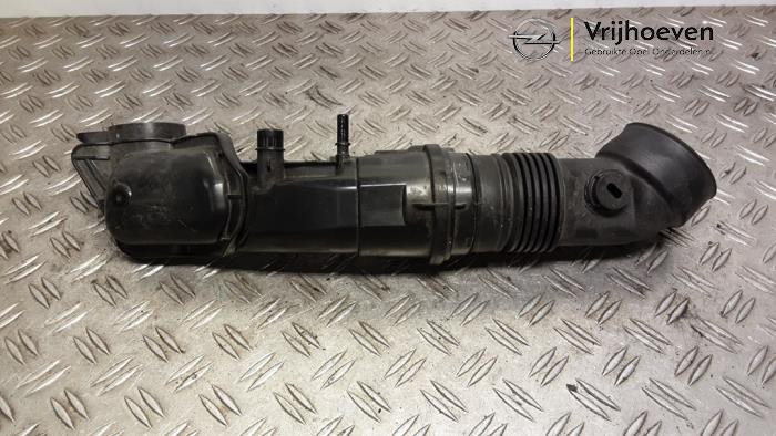 Gebrauchte Intercooler Rohr Opel Astra L Sports Tourer (F4/FC/FN/FR) 1.2 Turbo 130 12V Preis € 25,00 Margenregelung angeboten von Autodemontage Vrijhoeven B.V.