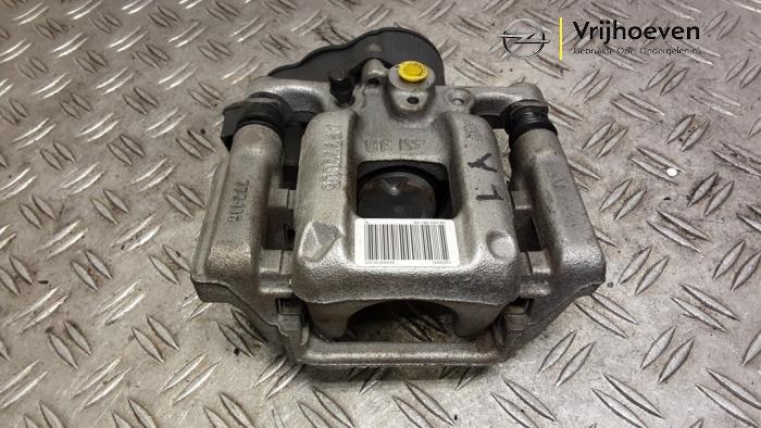 Gebrauchte Bremszange links hinten Opel Astra L Sports Tourer (F4/FC/FN/FR) 1.2 Turbo 130 12V Preis € 40,00 Margenregelung angeboten von Autodemontage Vrijhoeven B.V.