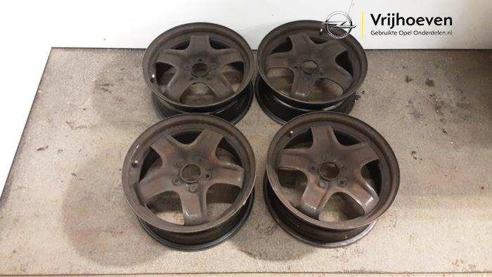 Gebrauchte Felgen Set Opel Astra H (L48) 1.4 16V Twinport Preis € 100,00 Margenregelung angeboten von Autodemontage Vrijhoeven B.V.