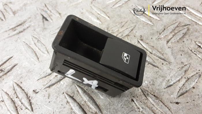 Usados Interruptor de ventanilla eléctrica Opel Astra H (L48) 1.4 16V Twinport Precio € 10,00 Norma de margen ofrecido por Autodemontage Vrijhoeven B.V.
