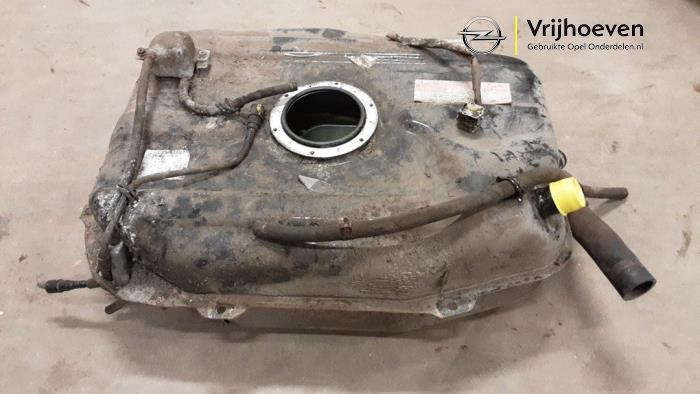 Begagnade Tank Opel Agila (A) 1.2 16V Pris € 125,00 Marginaltabell erbjuds av Autodemontage Vrijhoeven B.V.