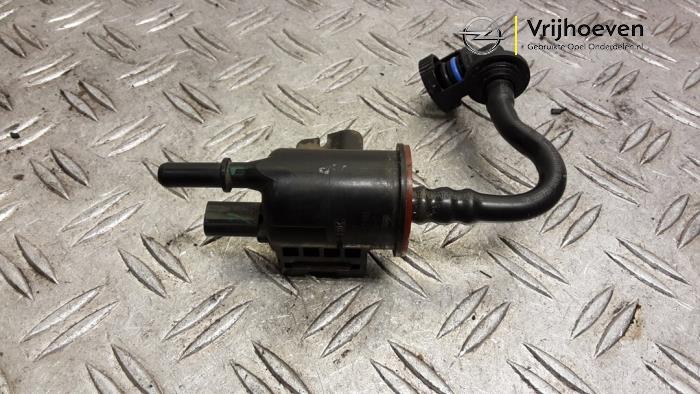 Usagé Evap clapet Opel Corsa E 1.0 SIDI Turbo 12V Prix € 30,00 Règlement à la marge proposé par Autodemontage Vrijhoeven B.V.
