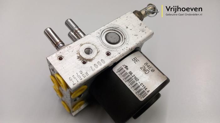 Używane Pompa ABS Opel Agila (A) 1.2 16V Twin Port Cena € 35,00 Procedura marży oferowane przez Autodemontage Vrijhoeven B.V.