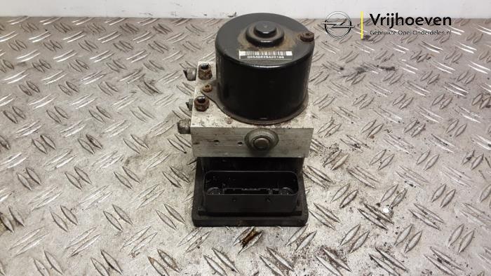 Begagnade ABS-pump Opel Zafira (M75) 1.8 16V Ecotec Pris € 90,00 Marginaltabell erbjuds av Autodemontage Vrijhoeven B.V.