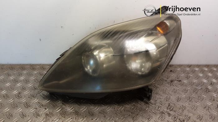 Używane Reflektor lewy Opel Zafira (M75) 1.6 16V Cena € 75,00 Procedura marży oferowane przez Autodemontage Vrijhoeven B.V.
