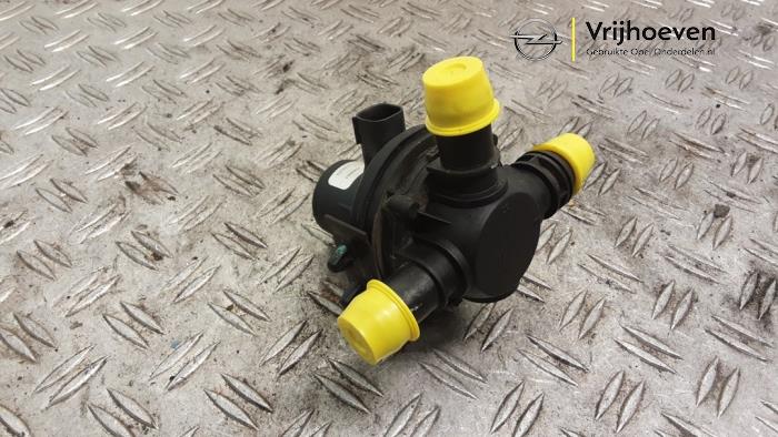 Begagnade Extra vattenpump Opel Ampera 1.4 16V Pris € 30,00 Marginaltabell erbjuds av Autodemontage Vrijhoeven B.V.