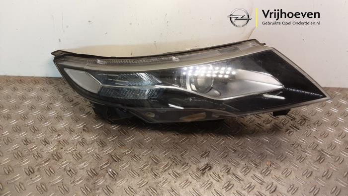 Używane Reflektor prawy Opel Ampera 1.4 16V Cena € 950,00 Procedura marży oferowane przez Autodemontage Vrijhoeven B.V.
