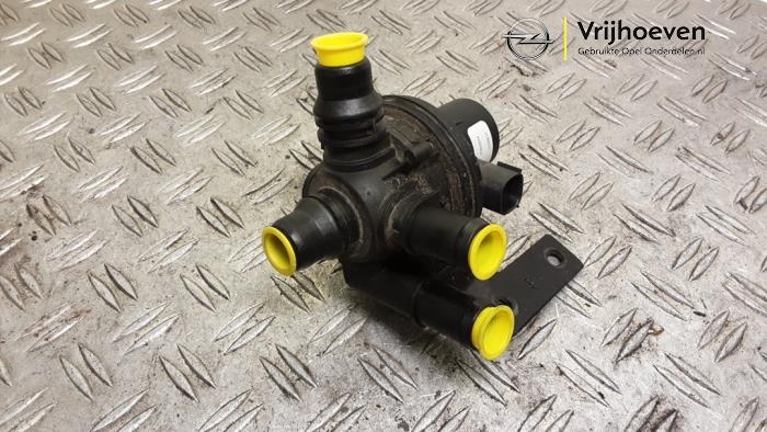 Begagnade Extra vattenpump Opel Ampera 1.4 16V Pris € 30,00 Marginaltabell erbjuds av Autodemontage Vrijhoeven B.V.