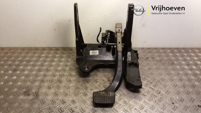 Używane Pedal hamulca Opel Ampera 1.4 16V Cena € 50,00 Procedura marży oferowane przez Autodemontage Vrijhoeven B.V.