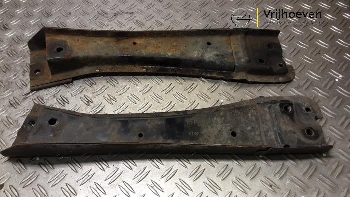 Begagnade Framdelsstöd Opel Agila (B) 1.0 12V Pris € 30,00 Marginaltabell erbjuds av Autodemontage Vrijhoeven B.V.