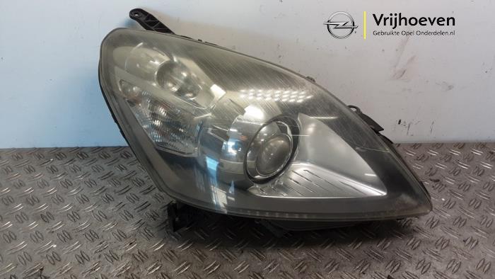 Używane Reflektor prawy Opel Zafira (M75) 2.2 16V Direct Ecotec Cena € 300,00 Procedura marży oferowane przez Autodemontage Vrijhoeven B.V.