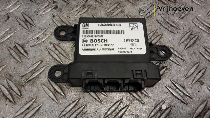 Begagnade PDC-modul Opel Zafira (M75) 2.2 16V Direct Ecotec Pris € 50,00 Marginaltabell erbjuds av Autodemontage Vrijhoeven B.V.