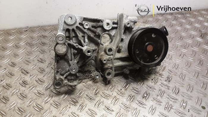 Begagnade Vattenpump Opel Insignia Sports Tourer 2.0 CDTI 16V Pris € 150,00 Marginaltabell erbjuds av Autodemontage Vrijhoeven B.V.