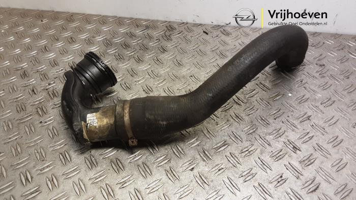 Gebrauchte Intercooler Schlauch Opel Astra J (PC6/PD6/PE6/PF6) 1.4 Turbo 16V Preis € 75,00 Margenregelung angeboten von Autodemontage Vrijhoeven B.V.