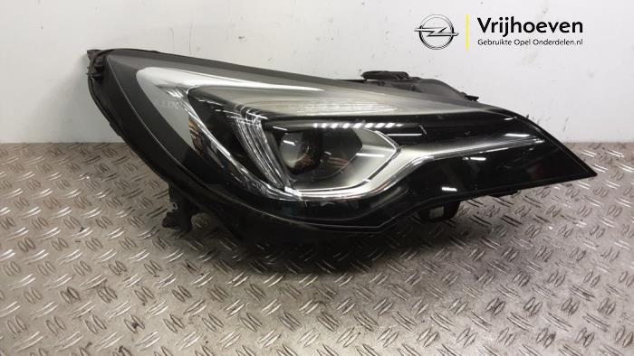 Używane Reflektor prawy Opel Astra K Sports Tourer 1.4 Turbo 12V Cena € 1.250,00 Procedura marży oferowane przez Autodemontage Vrijhoeven B.V.