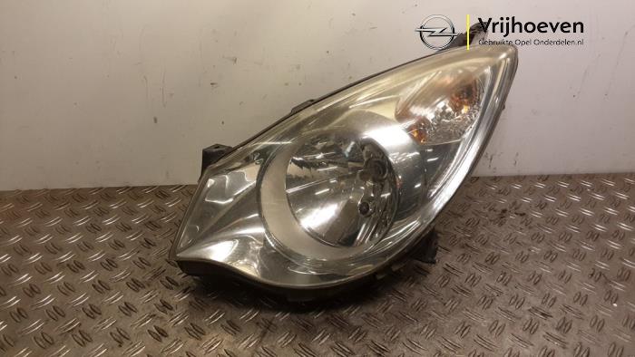 Używane Reflektor lewy Opel Agila (B) 1.0 12V ecoFLEX Cena € 125,00 Procedura marży oferowane przez Autodemontage Vrijhoeven B.V.