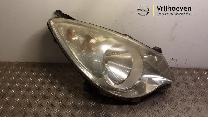Używane Reflektor prawy Opel Agila (B) 1.2 16V Cena € 125,00 Procedura marży oferowane przez Autodemontage Vrijhoeven B.V.