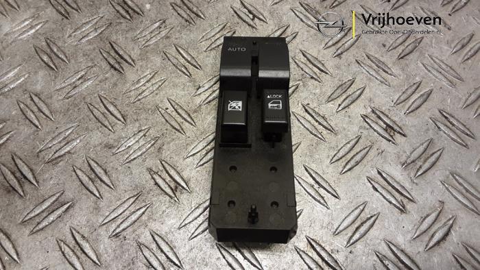 Usados Interruptor combinado de ventanillas Opel Agila (B) 1.2 16V Precio € 30,00 Norma de margen ofrecido por Autodemontage Vrijhoeven B.V.