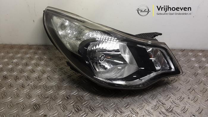 Używane Reflektor prawy Opel Karl 1.0 12V Cena € 350,00 Procedura marży oferowane przez Autodemontage Vrijhoeven B.V.