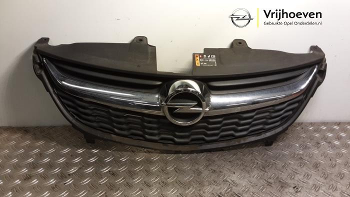 Begagnade Grill Opel Karl 1.0 12V Pris € 150,00 Marginaltabell erbjuds av Autodemontage Vrijhoeven B.V.